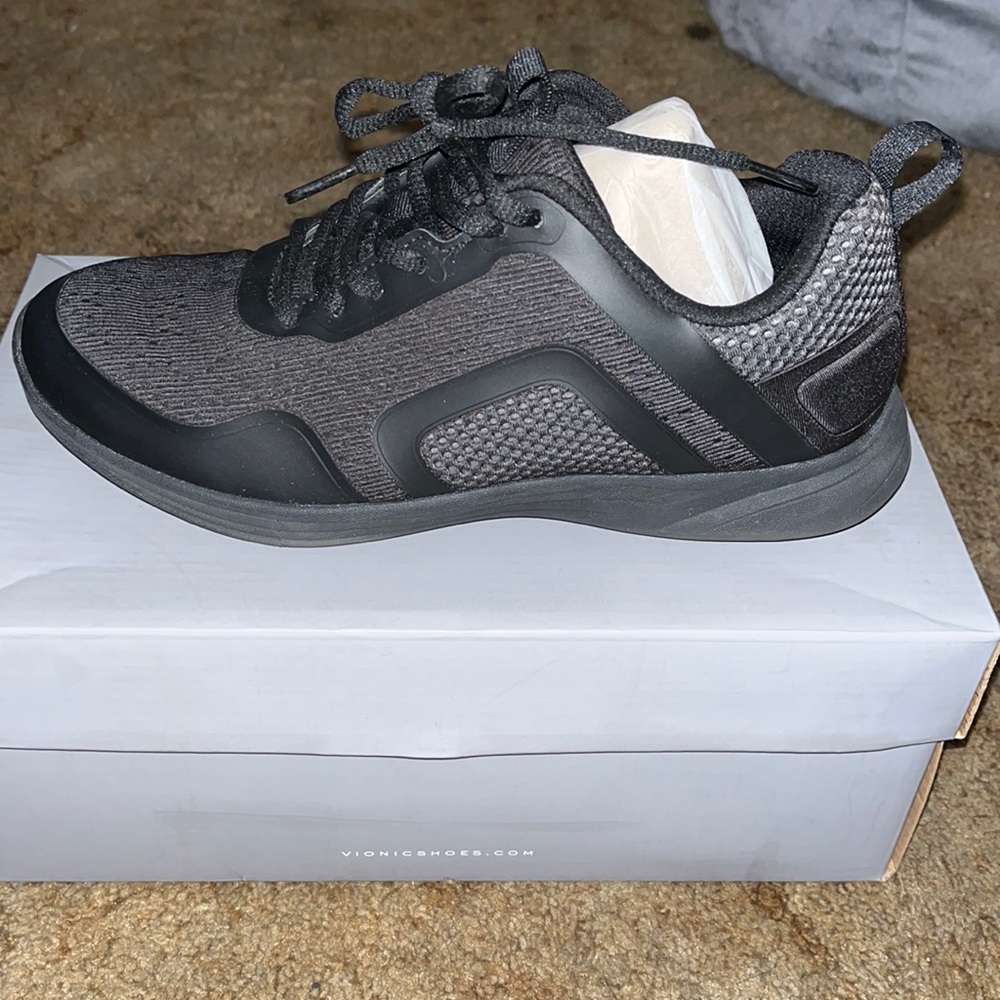 Women’s Vionic shoes size 7